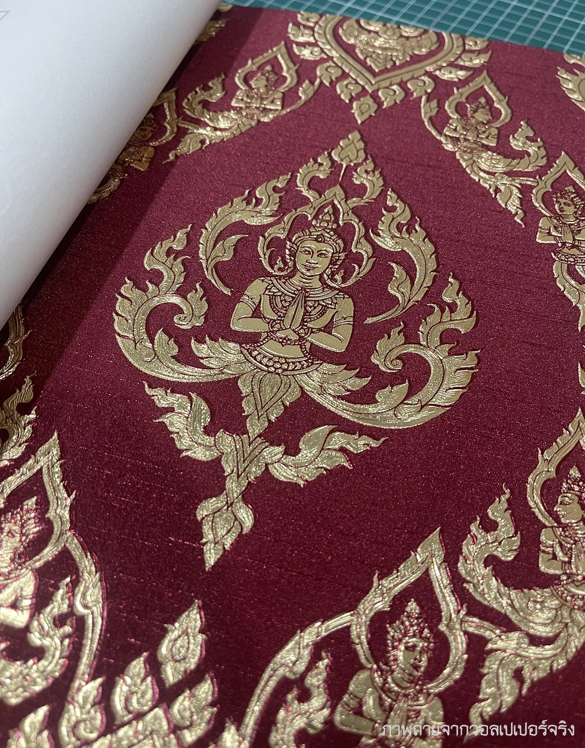 วอลเปเปอร์ลายเทพพนม แต่งผนังห้องพระ
